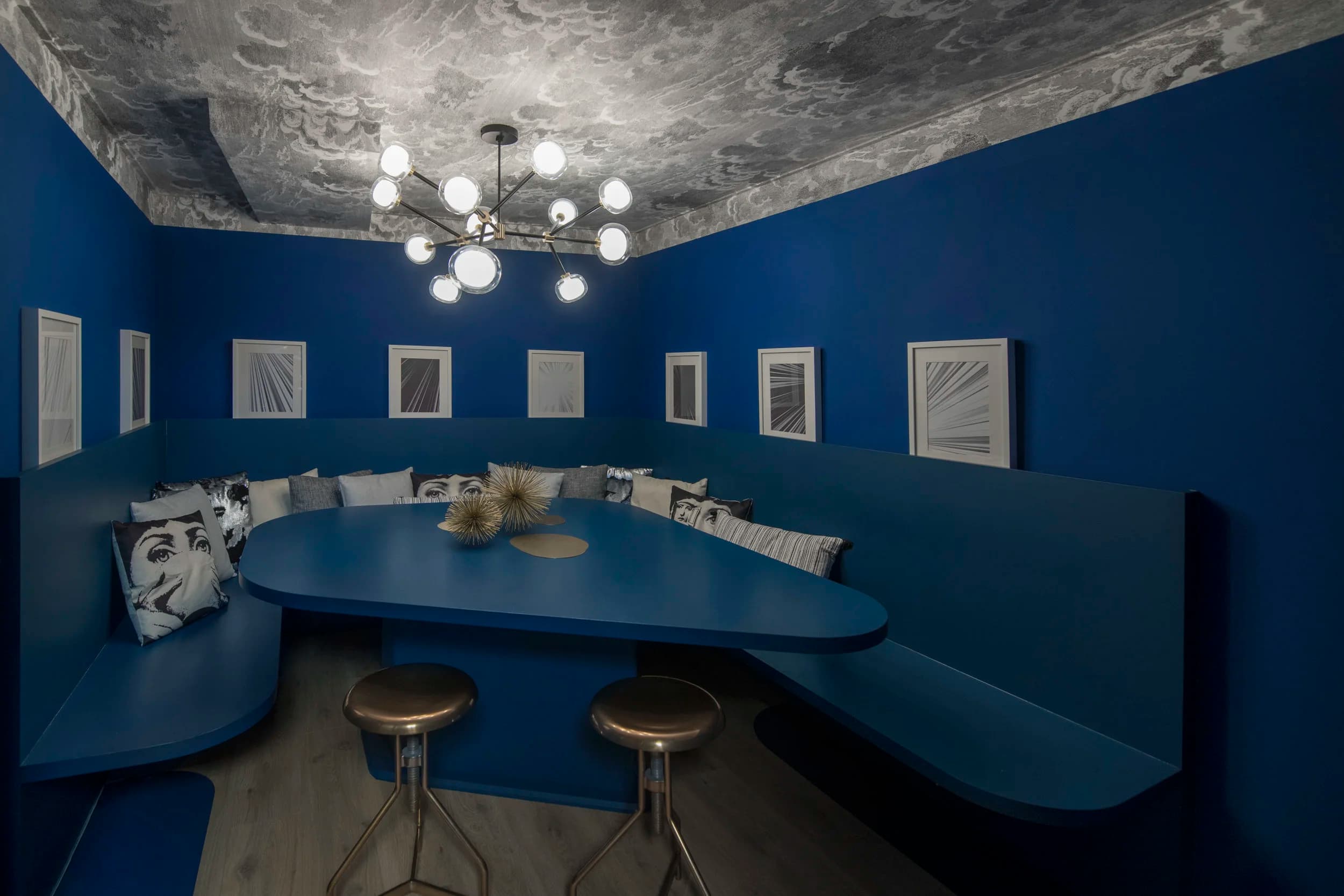 Klein Blue — Salle de conférence